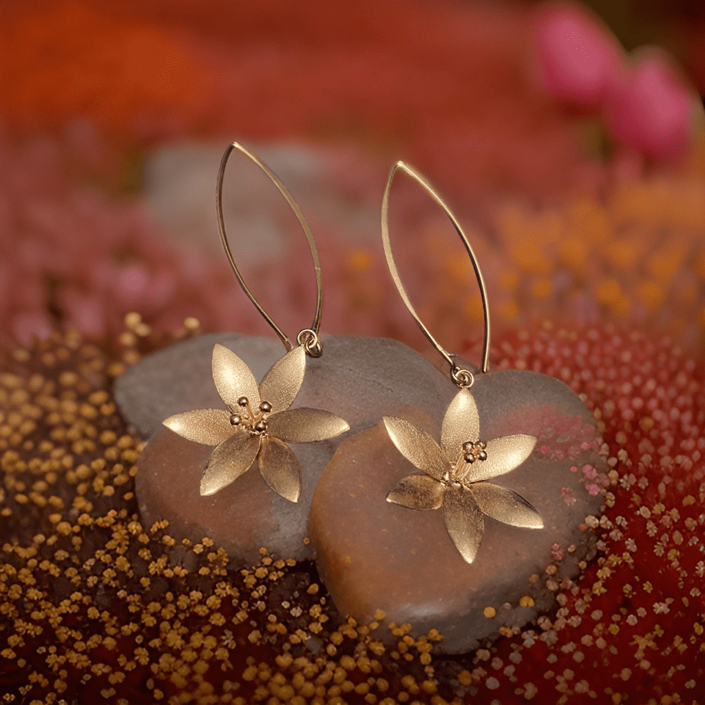 Boucles longues fleurs or rose